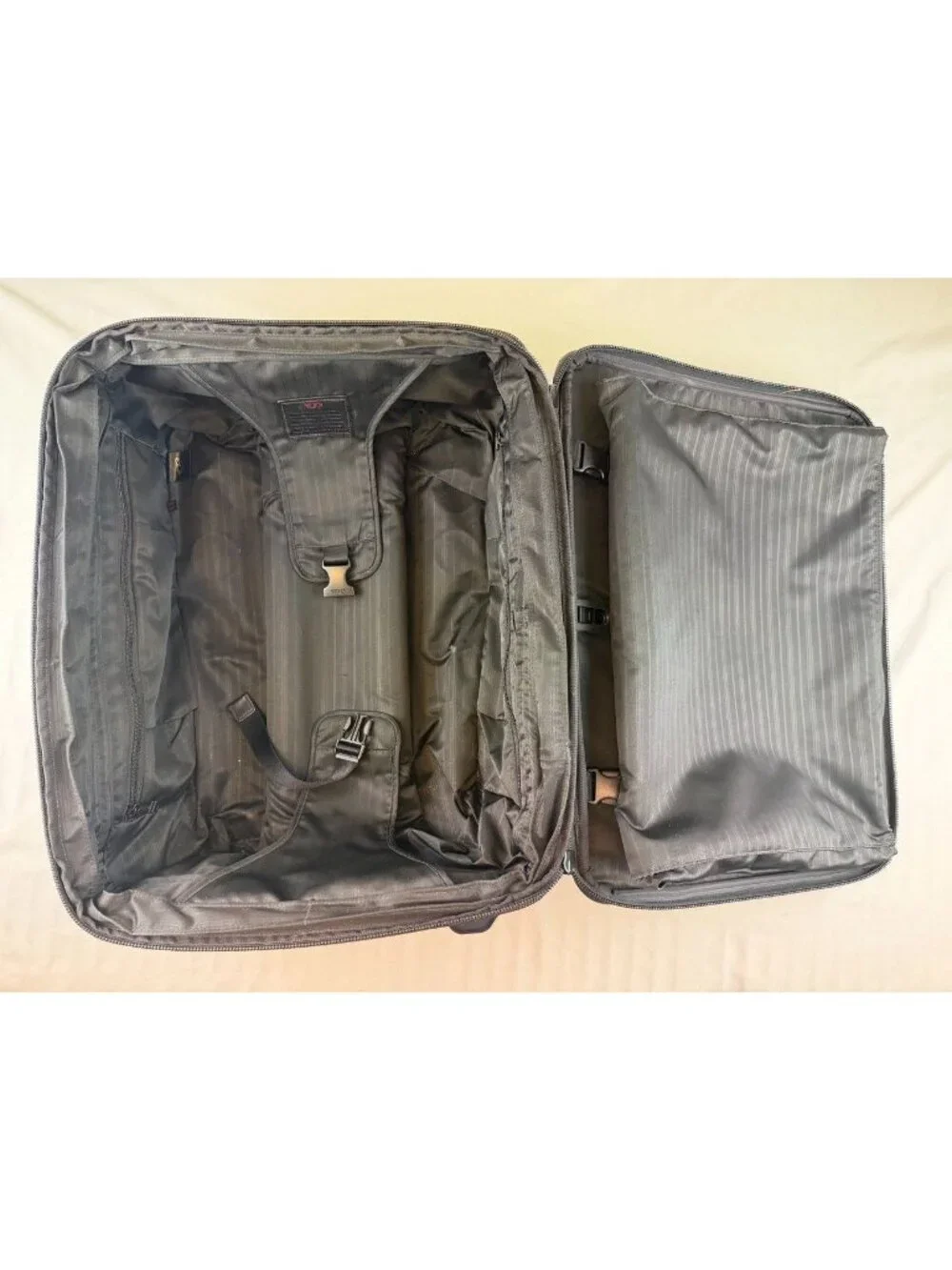 TUMI Black Nylon Alpha 2 Continental Carry On Suitcase 21